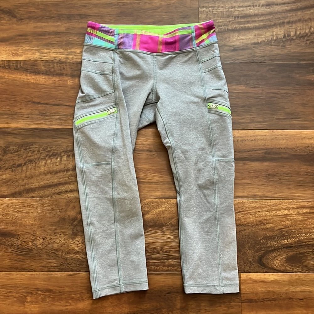Girls Ivivva cropped leggings, size 8.
